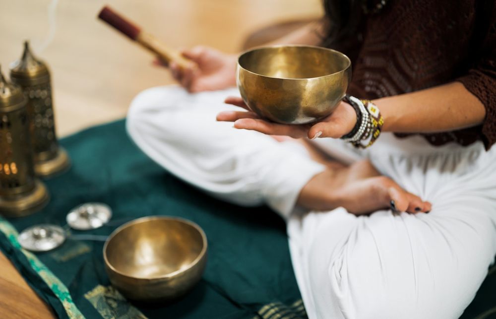 What Is Singing Bowl Therapy? A Beginner’s Guide to Himalayan Sound Healing